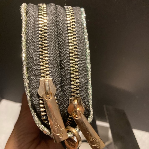 Baby Phat Ladies crossbody - Picture 6 of 8